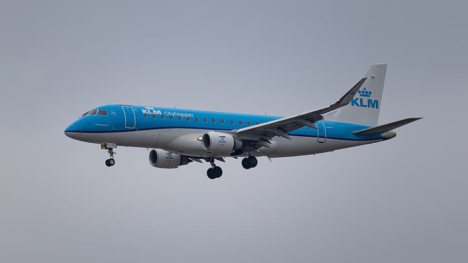 Embraer E175