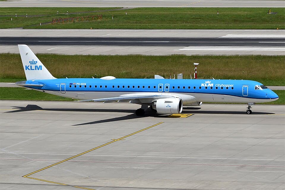 Embraer E195